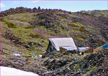 赤石山頂避難小屋