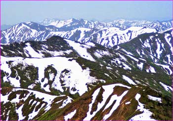 残雪の越後の山々