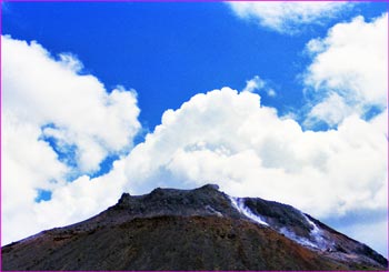 茶臼岳雲わく