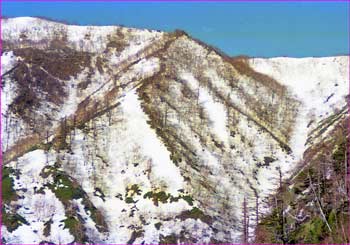 五色山見上げて