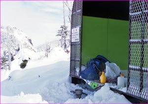 避雷小屋で昼餉