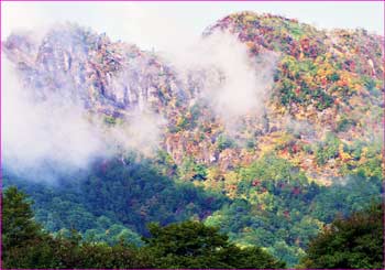 紅葉の戸隠山