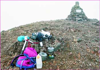 曇天の斜里岳山頂