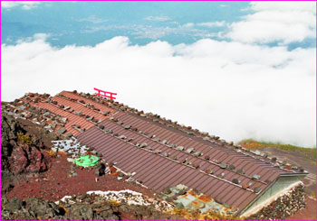 雲明け行く