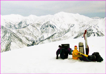 雪の山巓で