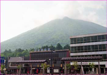 中禅寺湖から男体山