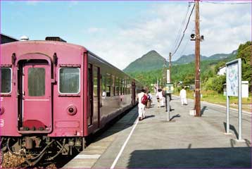 津川駅列車