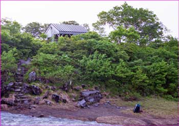 銀名水避難小屋