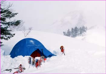 風雪の南尾根幕営地