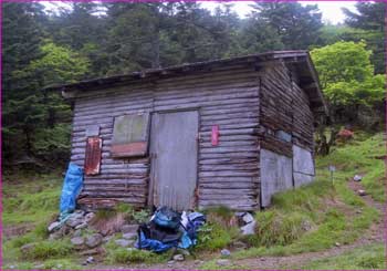 狼平避難小屋