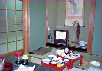 部屋で食事