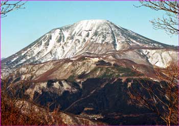 男体山