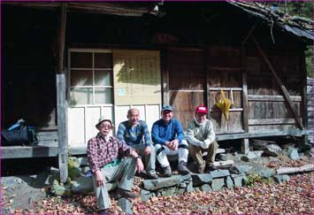 岩魚止小屋で