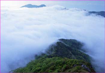 雲海に剣山」