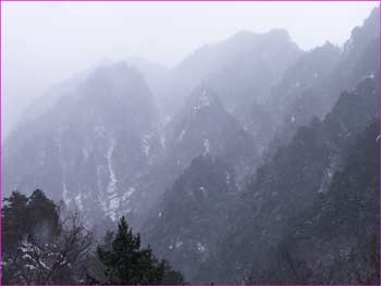 雪の山峡