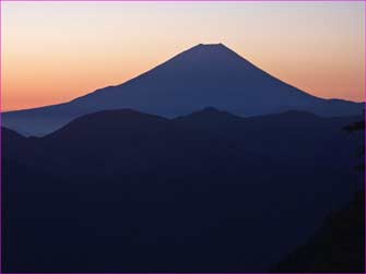 夜明けの富士