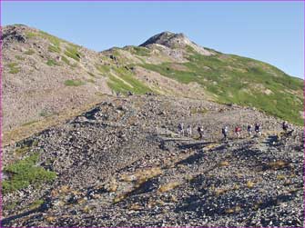 登山者等が