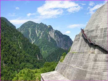 黒部ダムから黒部別山