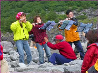 テント場で音楽祭