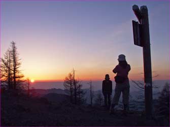 山頂で