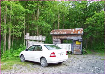 登山口の小屋