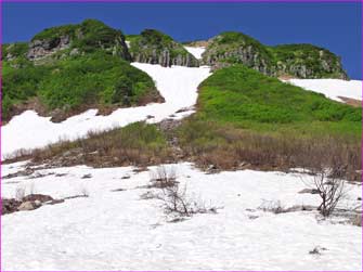 残雪の峰