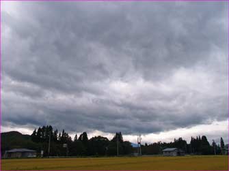 雲覆って