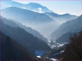 山峡の村