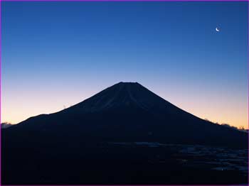 夜明けの富士山