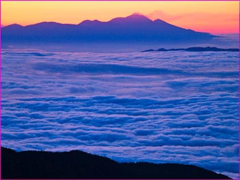 浅間山夜明け