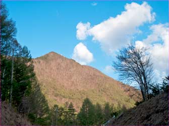 黄昏の山