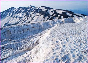 守門岳残雪多し