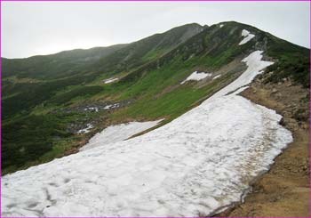 三俣蓮華へ雪尾根