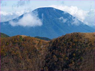 男体山