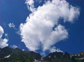 雲湧く