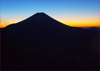 夜明けの富士