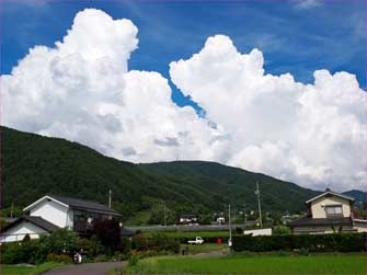 里にも雲が