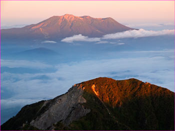 御岳山夜明け