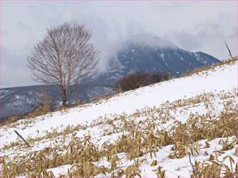 男体山雲に