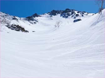 槍ヶ岳への雪渓