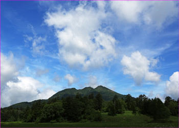 燧ヶ岳雲上がる