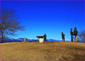 浜石岳山頂にて