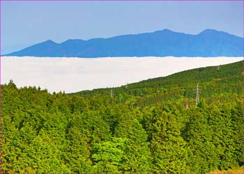 雲表の愛鷹山