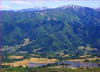 飯山遙か鳥甲山