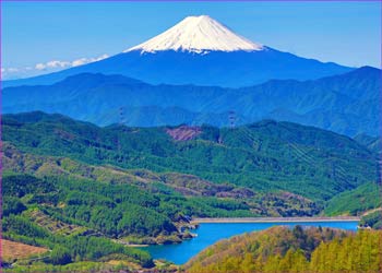 大菩薩雷岩尾根付近から富士山