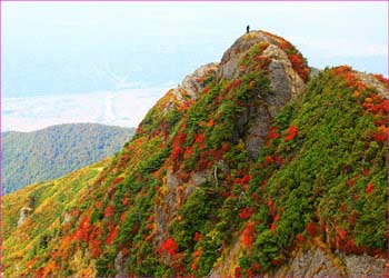 八海山稜線を行く