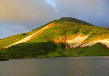 明ける山