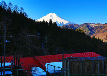 不動湯から富士山