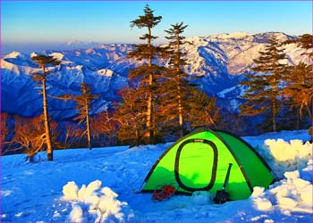 夜明けの平標山で