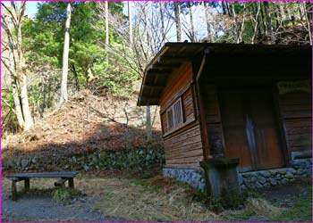 一軒屋避難小屋